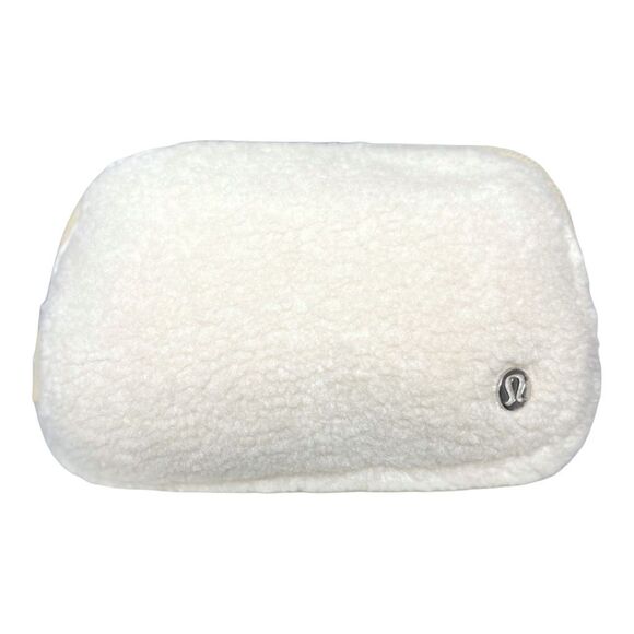 Lululemon Everywhere Belt Bag Fleece 1L NWT Natural Ivory Silver Hardware NEW - Picture 1 of 12